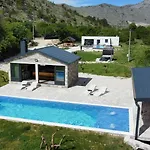Aurea Villa *